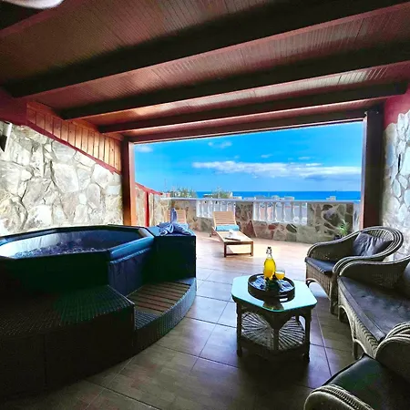 Chabela's Seaview Penthouse & Apartmán